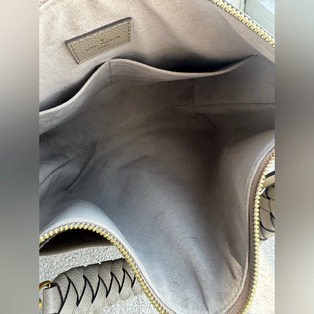 Louis Vuitton Maida Hobo MM Empreinte Leather in Tourterelle – New with Tags - Picture 8 of 16